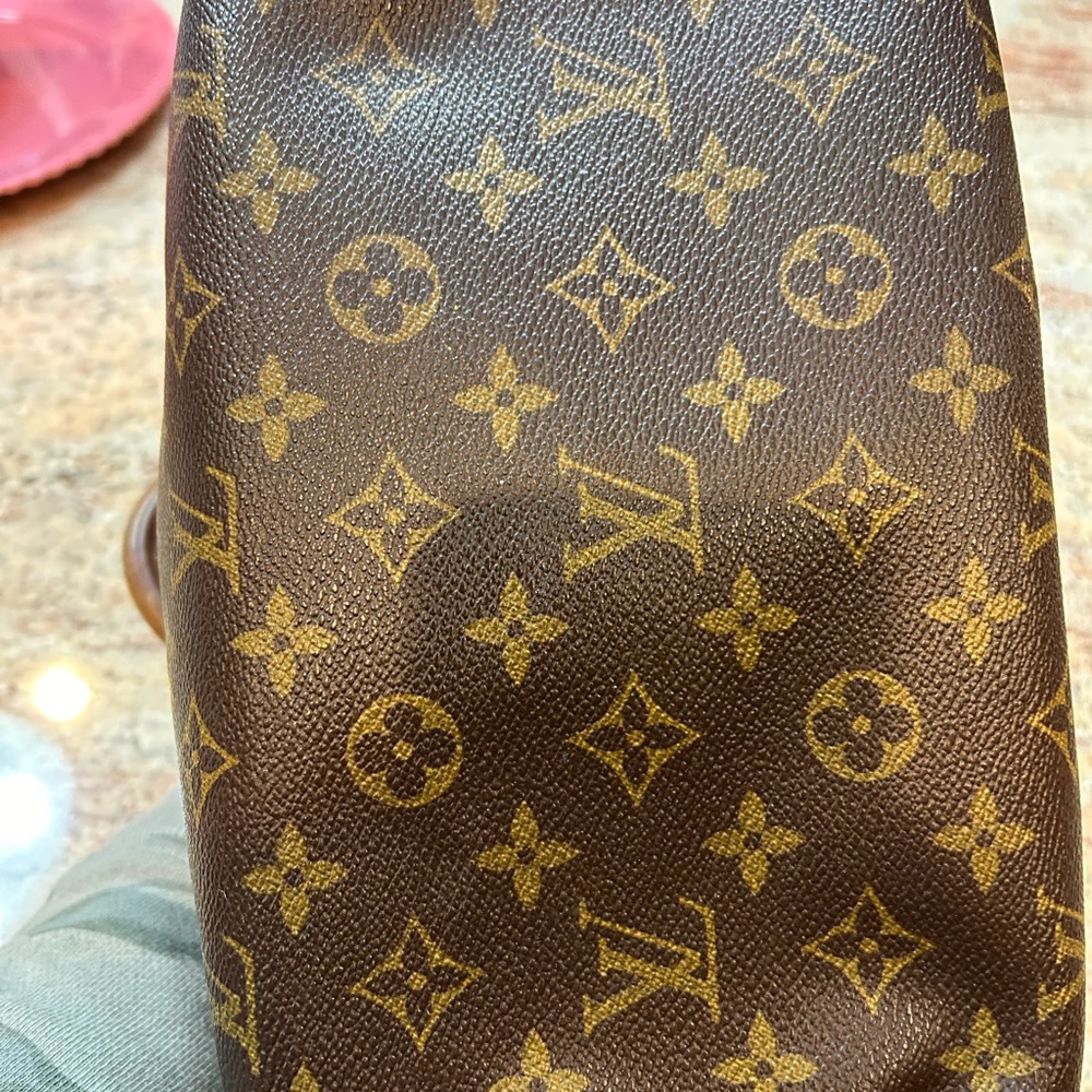 Authentic Louis Vuitton Handbag - Picture 3 of 11